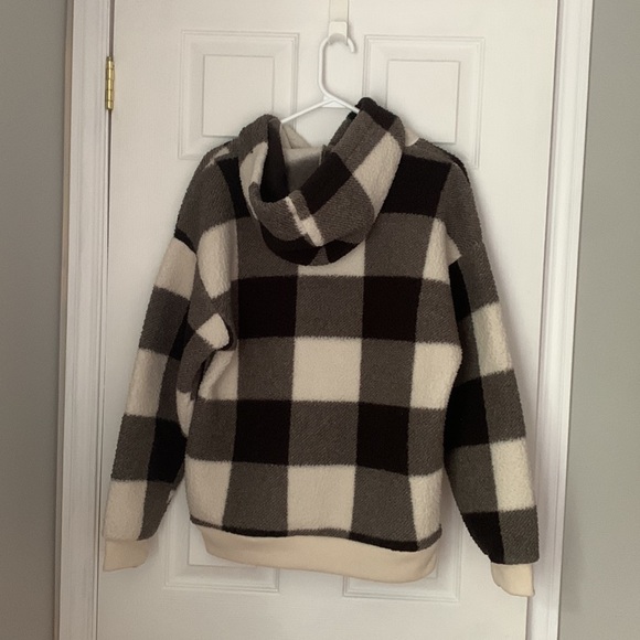 American Eagle Sherpa Sweater - Picture 2 of 3